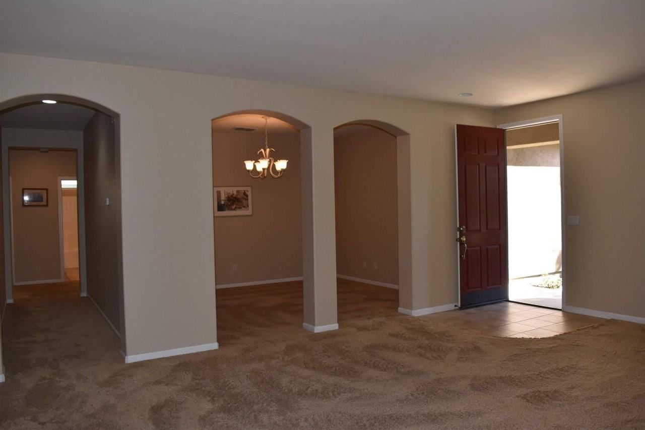 684 Whitfield Ln - Photo 4 of 7