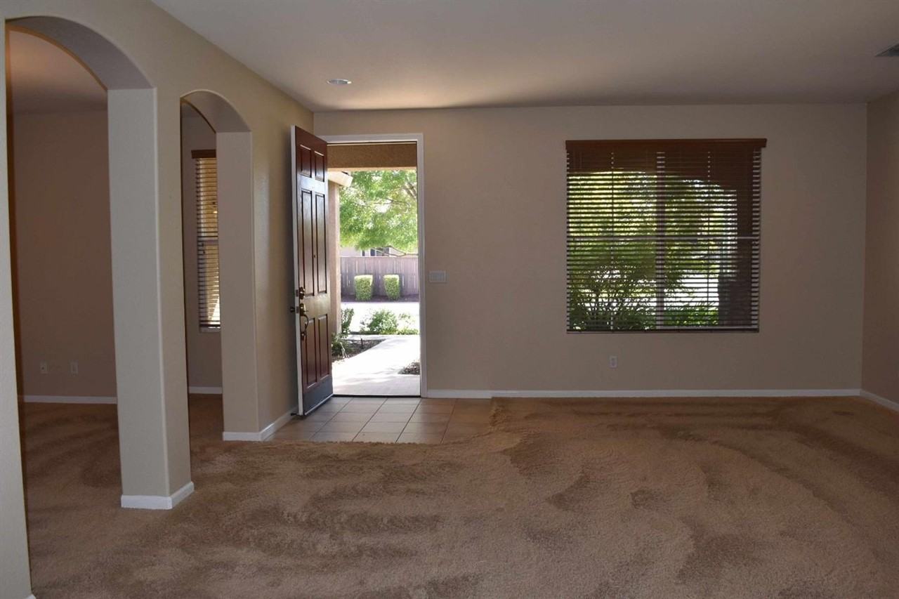 684 Whitfield Ln - Photo 5 of 7