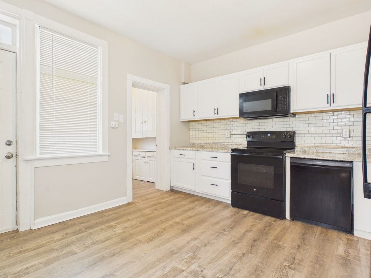 2614 Lexington St - Photo 2 of 41