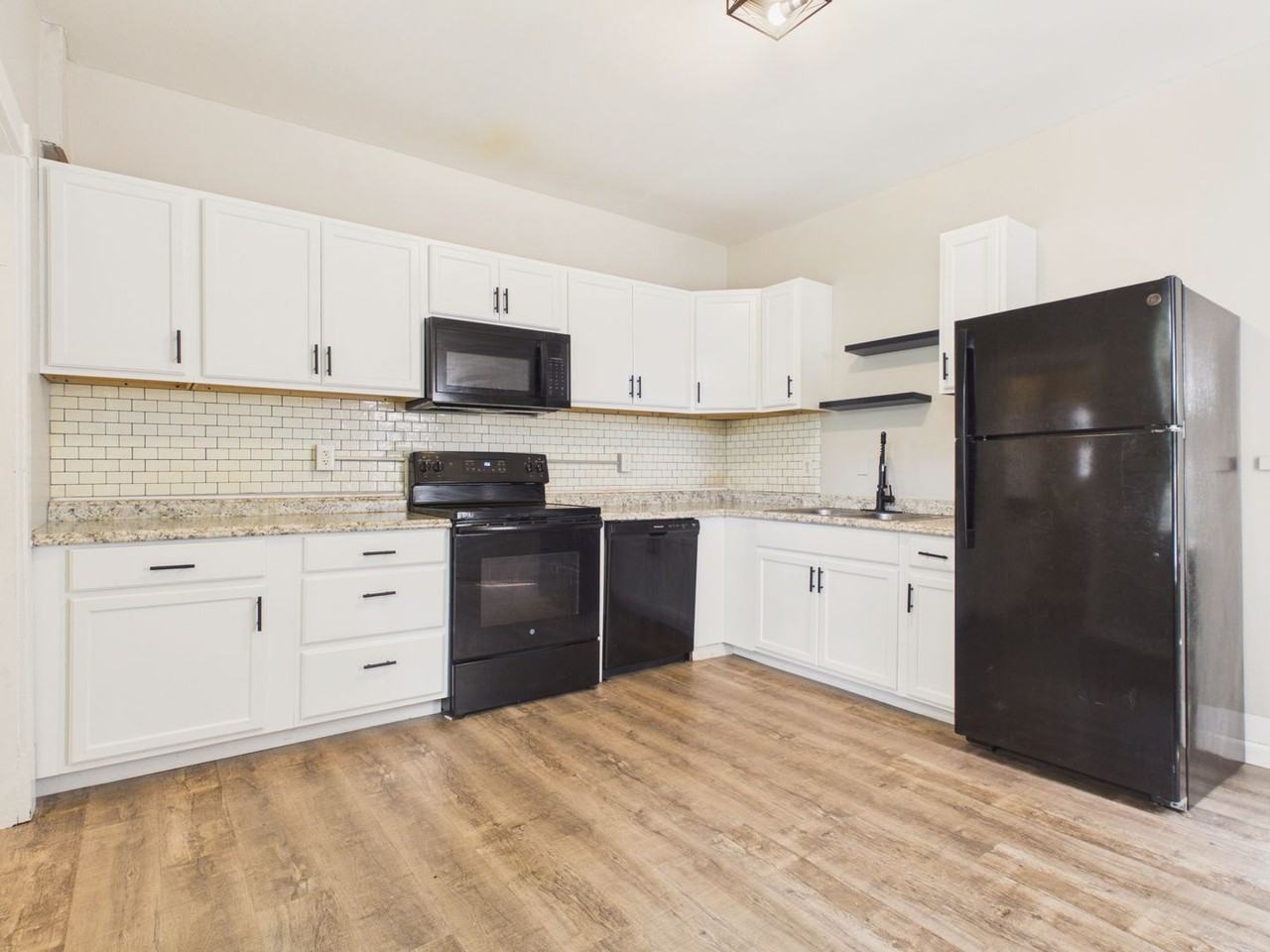 2614 Lexington St - Photo 3 of 41