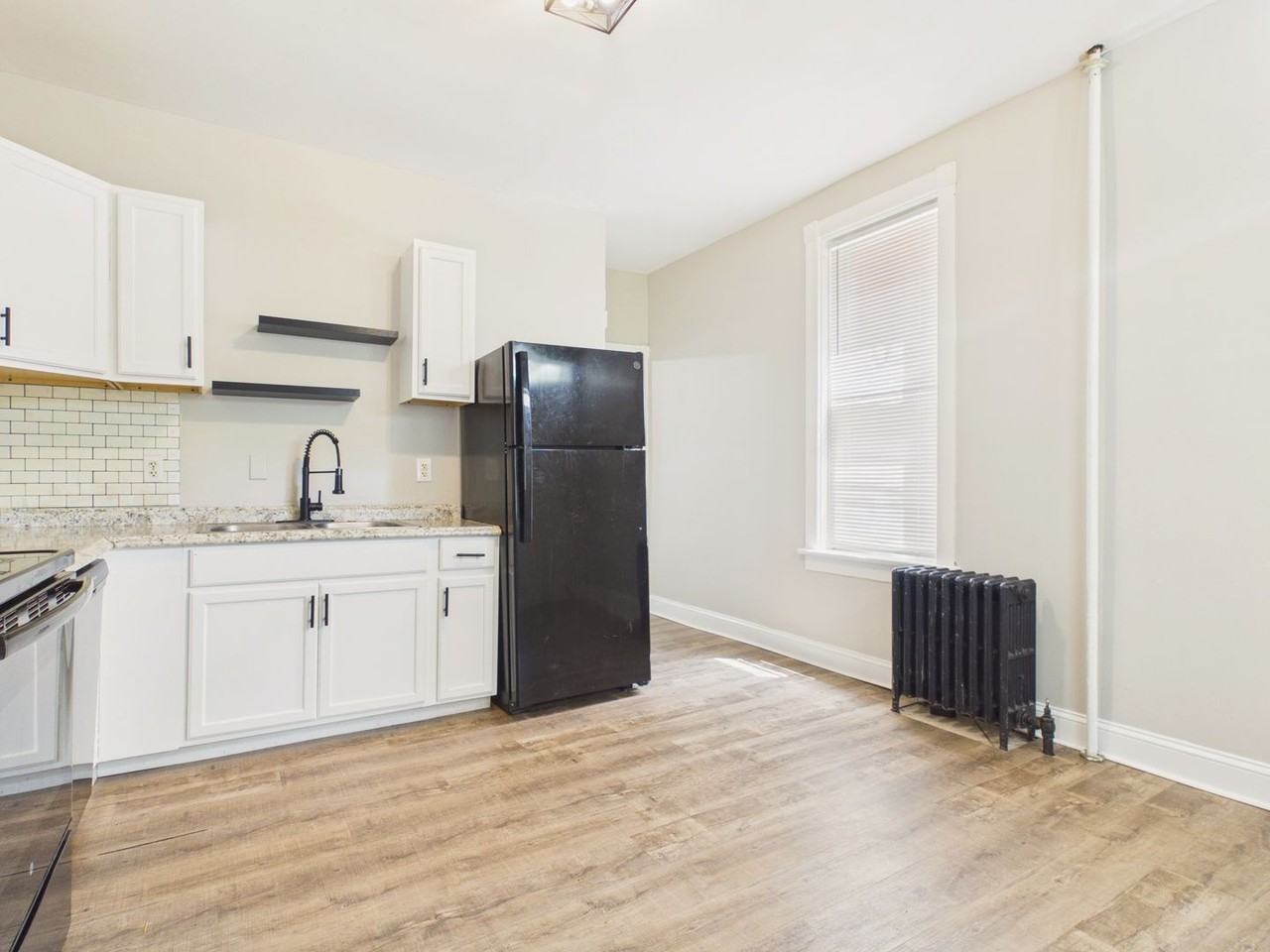 2614 Lexington St - Photo 5 of 41