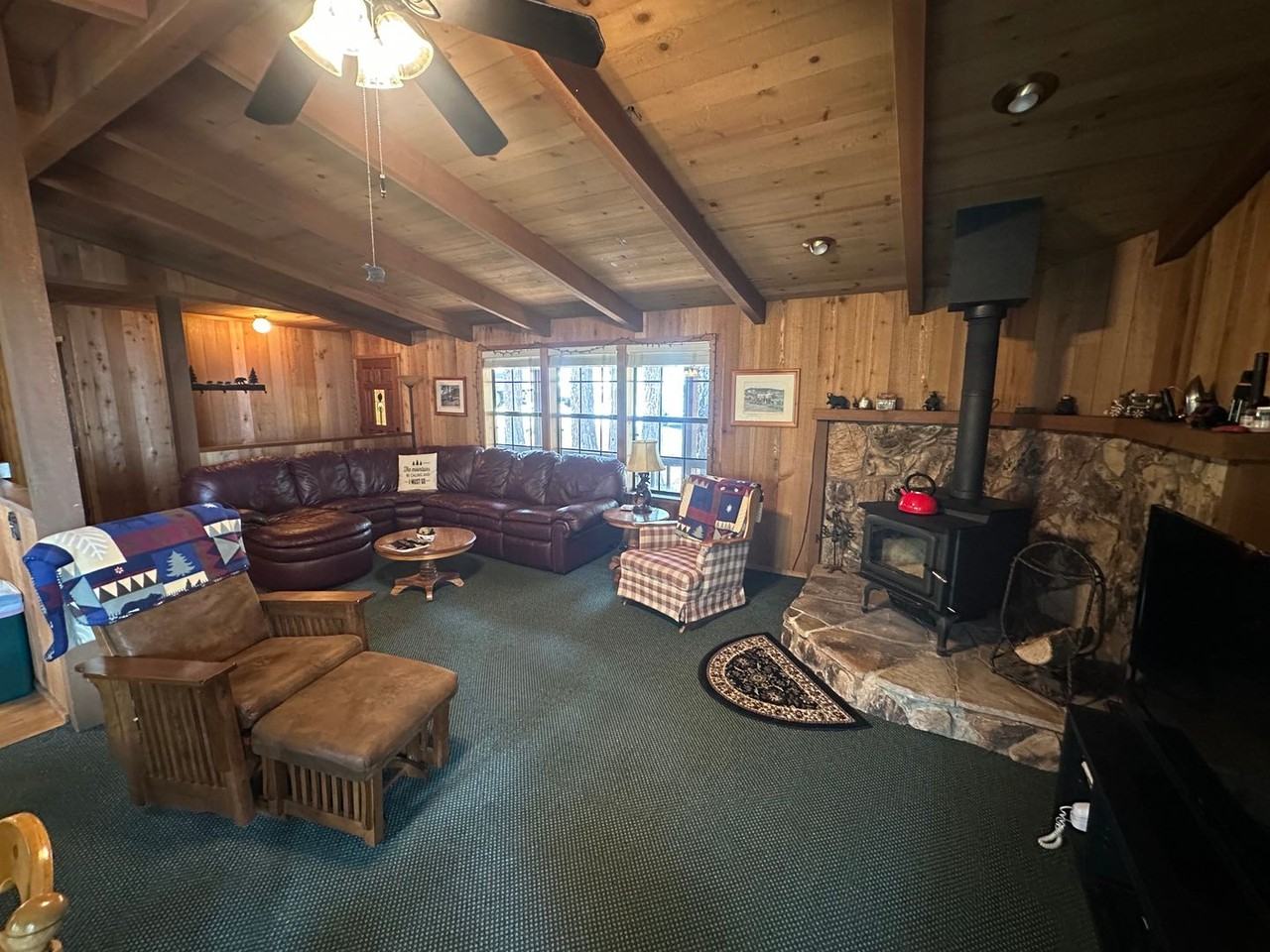 12860 Hansel Ave - Photo 3 of 15