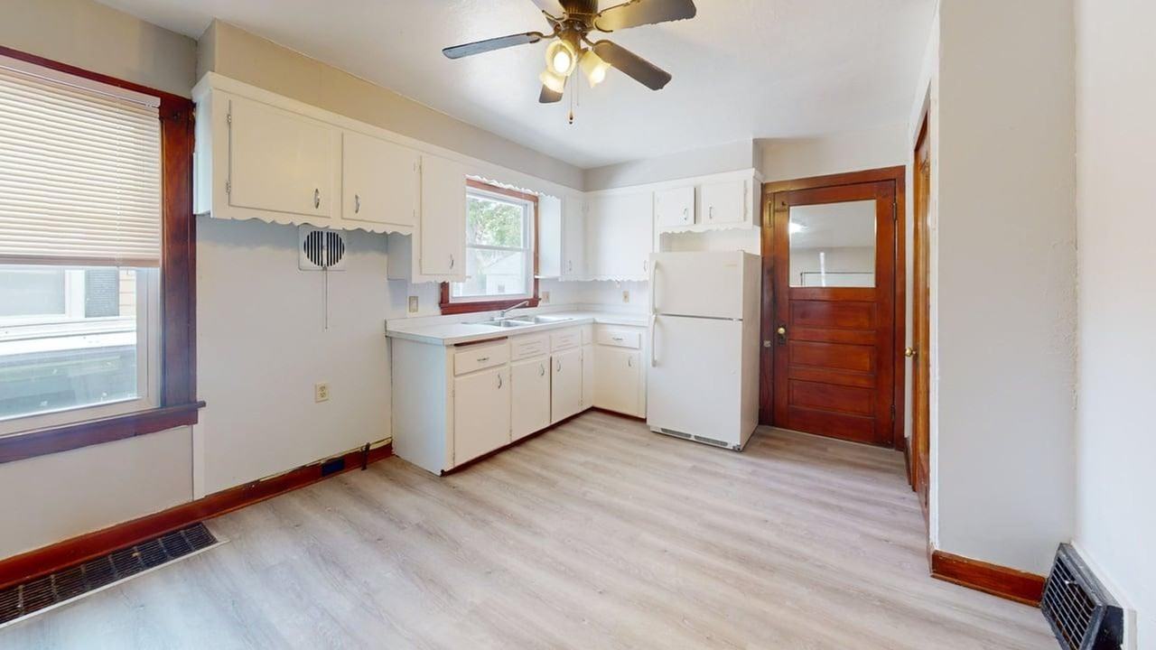 1377 Nichols Ave - Photo 2 of 13