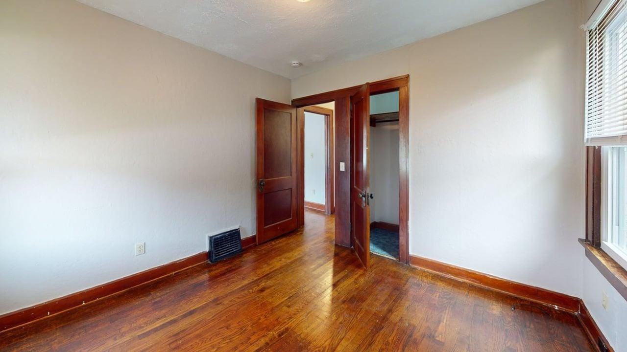 1377 Nichols Ave - Photo 5 of 13