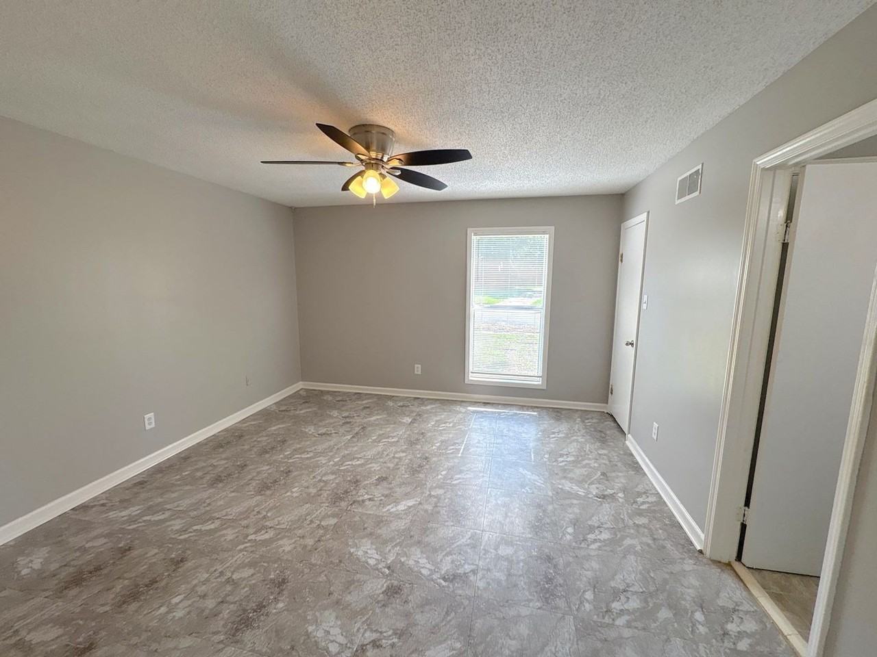 4316 Springwind Rd - Photo 2 of 12