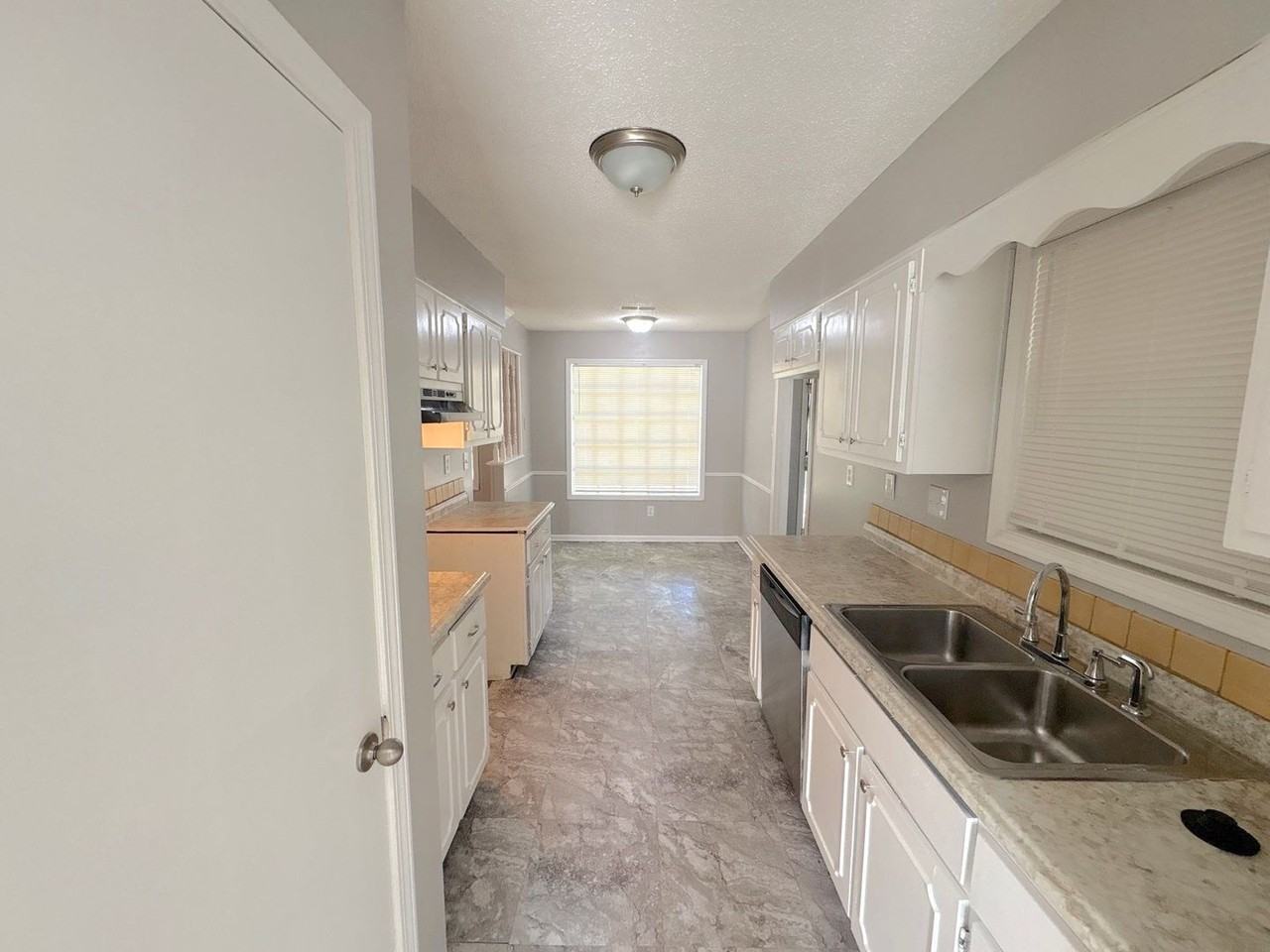 4316 Springwind Rd - Photo 3 of 12
