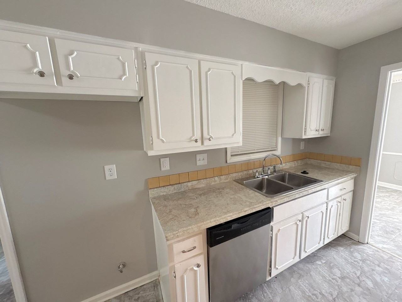 4316 Springwind Rd - Photo 5 of 12