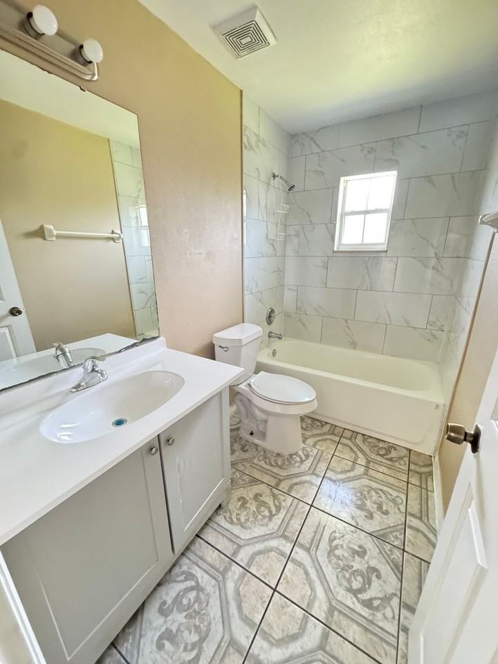 318 Ronnie Cir - Photo 3 of 8