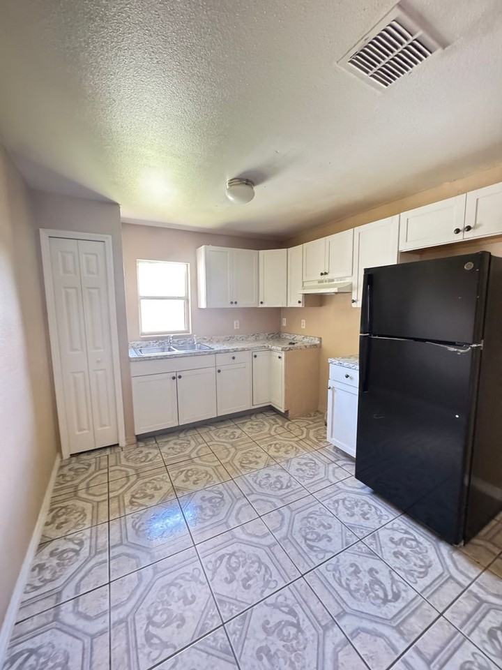 318 Ronnie Cir - Photo 5 of 8