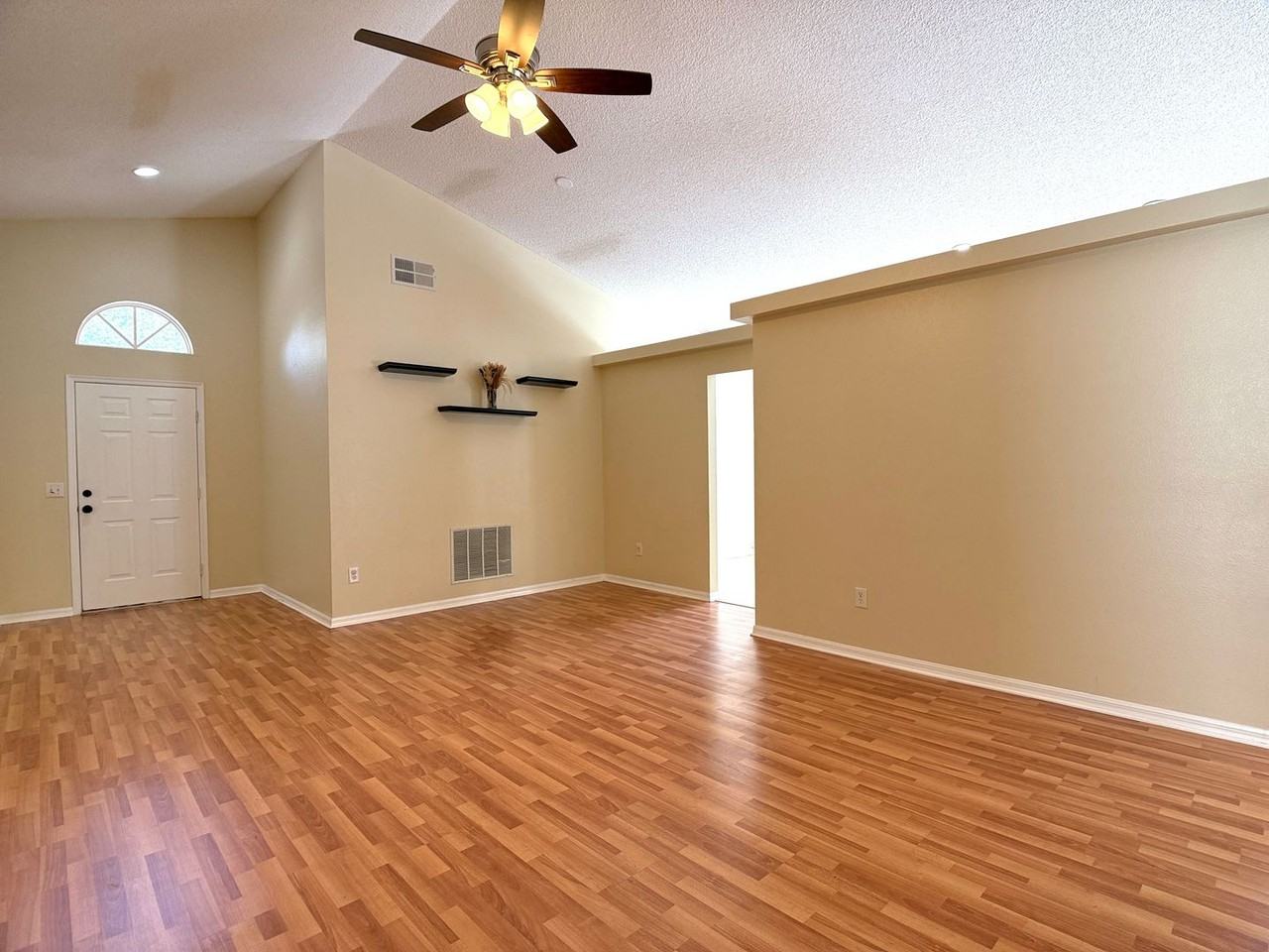 526 Pine Cone Dr - Photo 4 of 27