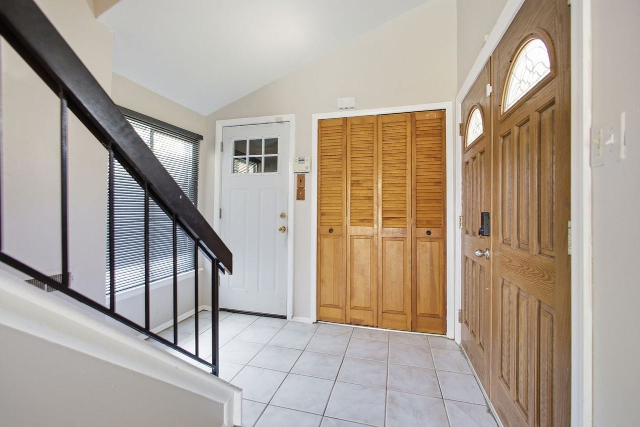 10805 Southall Dr - Photo 2 of 29