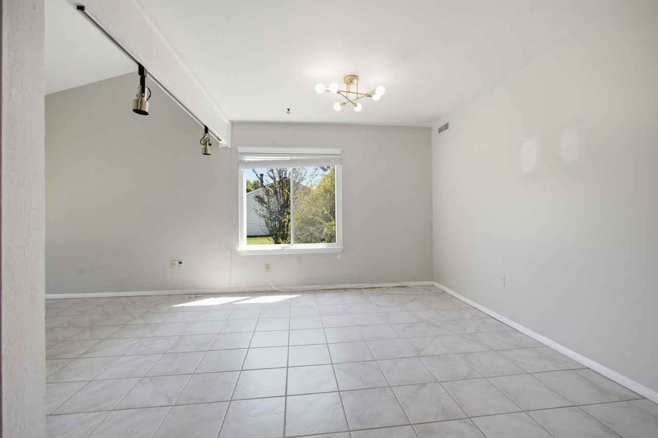 10805 Southall Dr - Photo 4 of 29