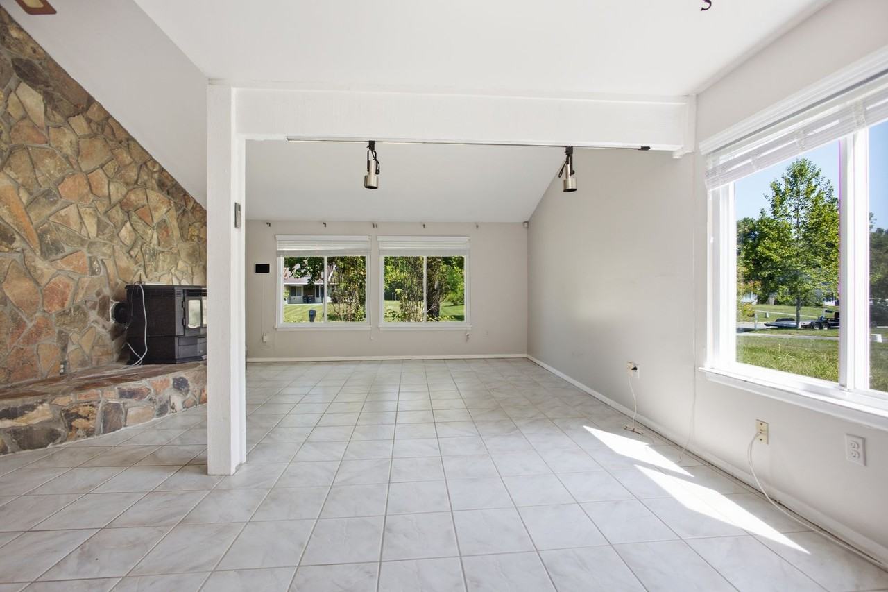 10805 Southall Dr - Photo 5 of 29
