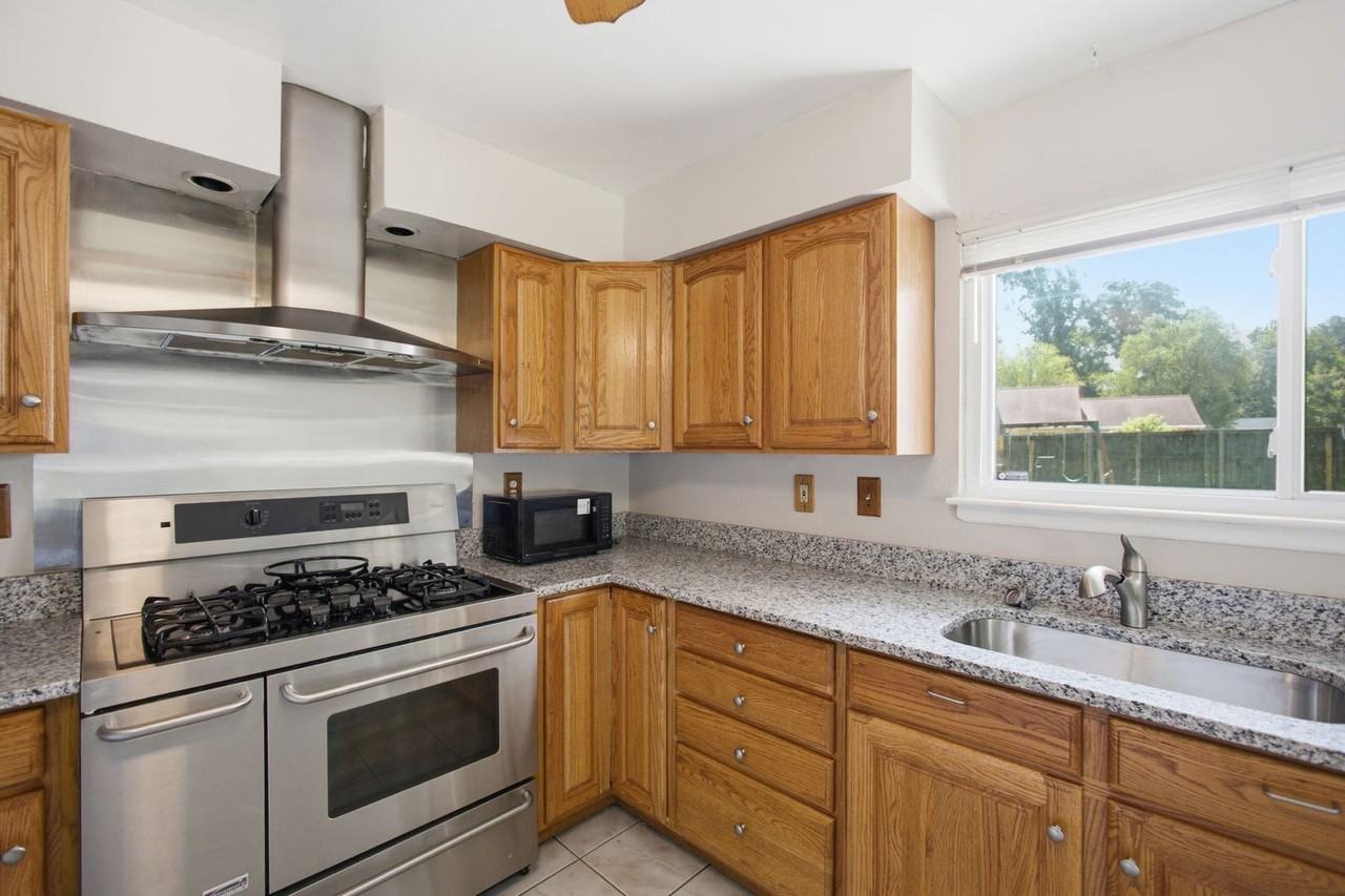 10805 Southall Dr - Photo 7 of 29