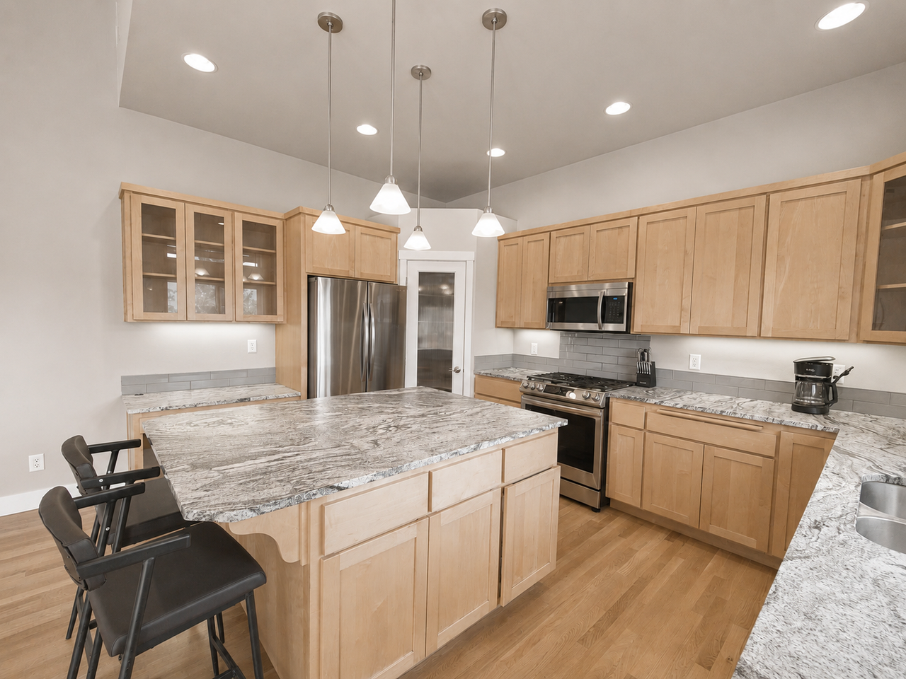 1821 Nw Iowa Ave - Photo 5 of 50