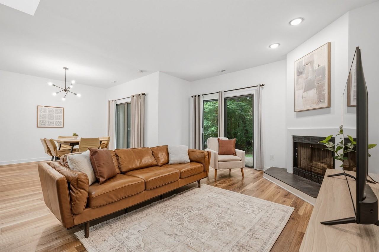 8 Ellsworth Ct - Photo 3 of 20