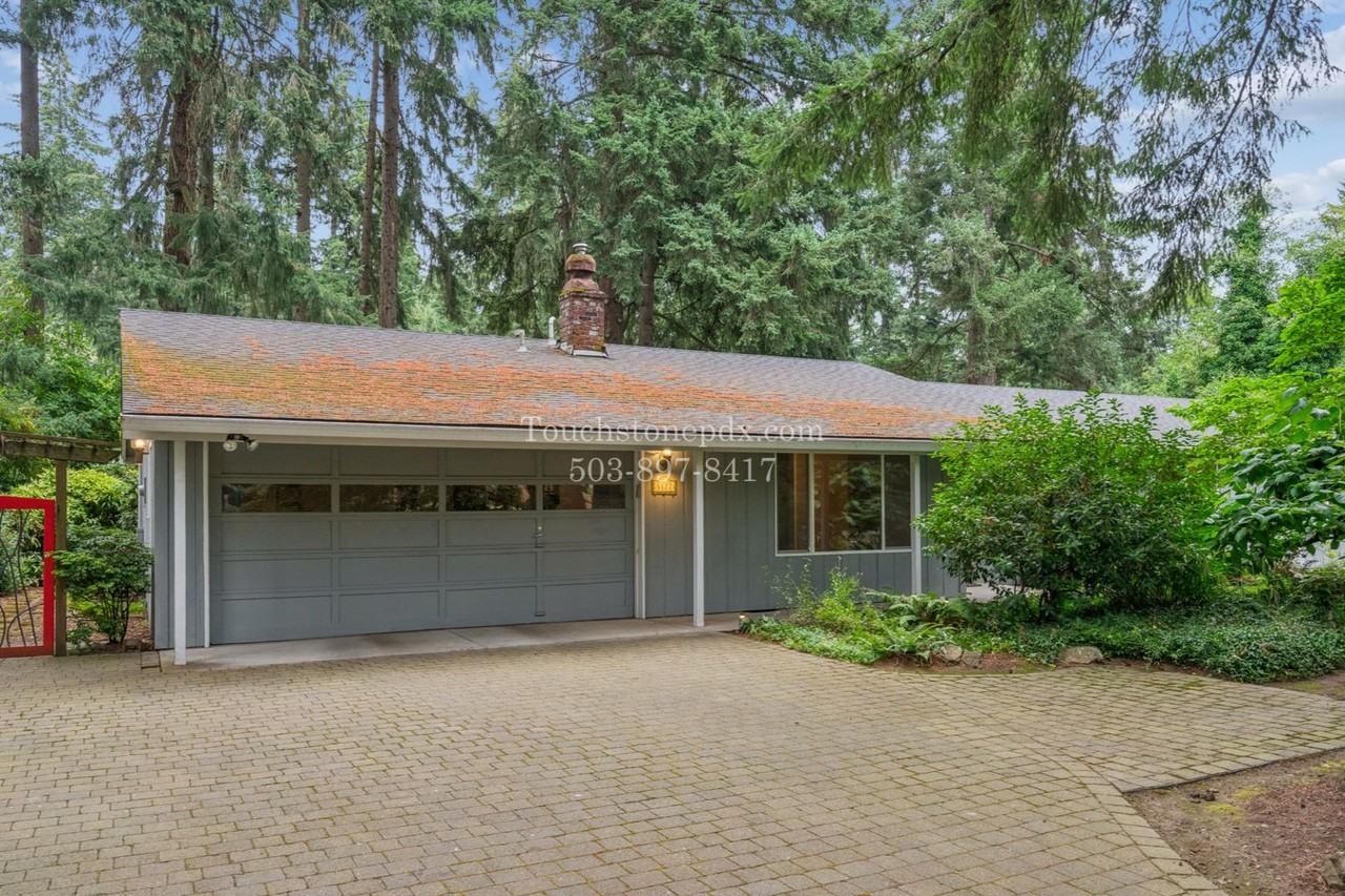 5177 Westminster Dr - Photo 3 of 45