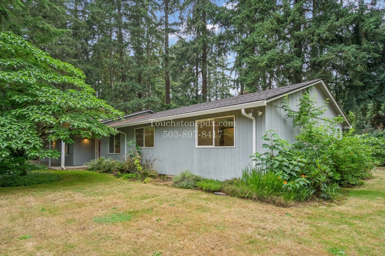 5177 Westminster Dr - Photo 4 of 45