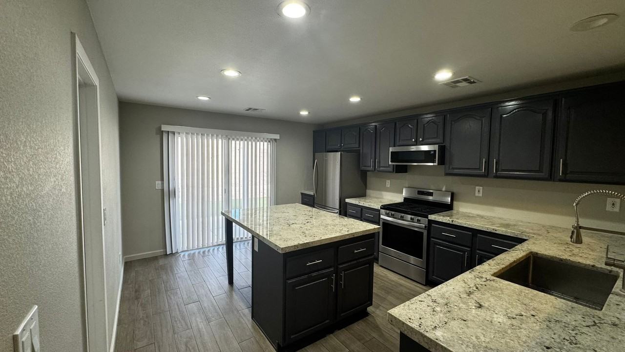 8319 Rose Quartz Ct - Photo 6 of 27