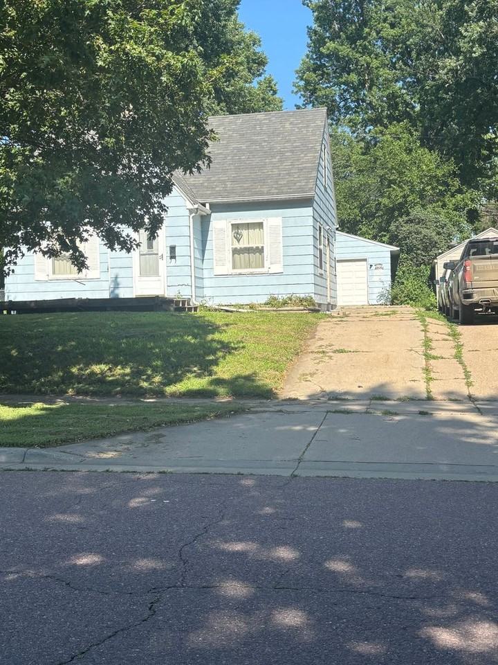 2304 S Norton Ave - Photo 2 of 2