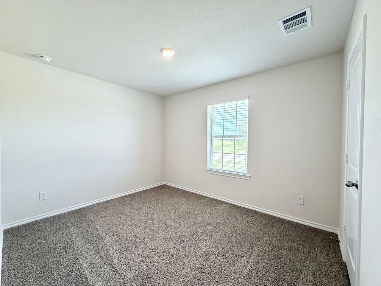 513 Barlow Dr - Photo 4 of 36