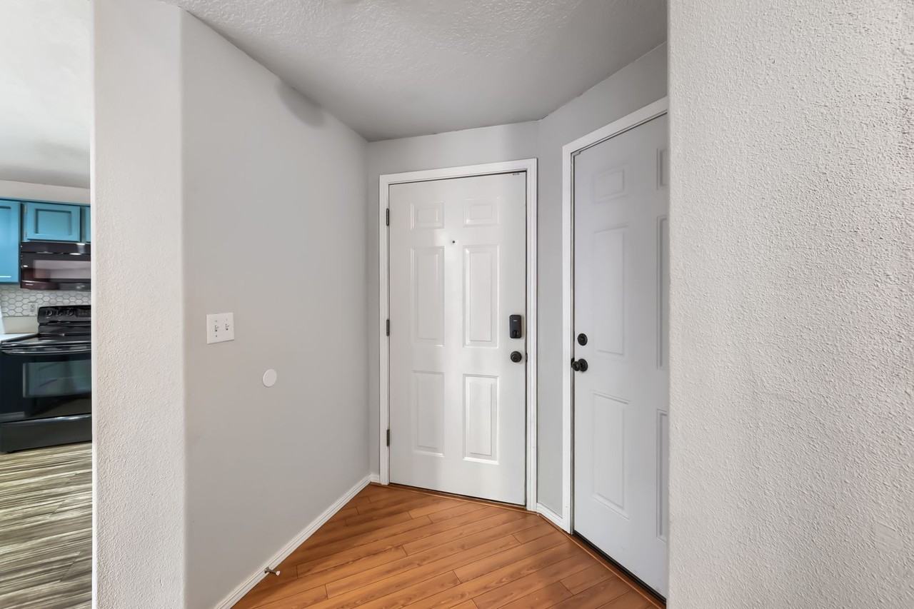 4605 Sw 164th Ter - Photo 3 of 31