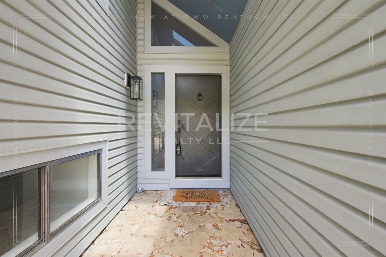 2739 Knollwood Dr - Photo 4 of 45