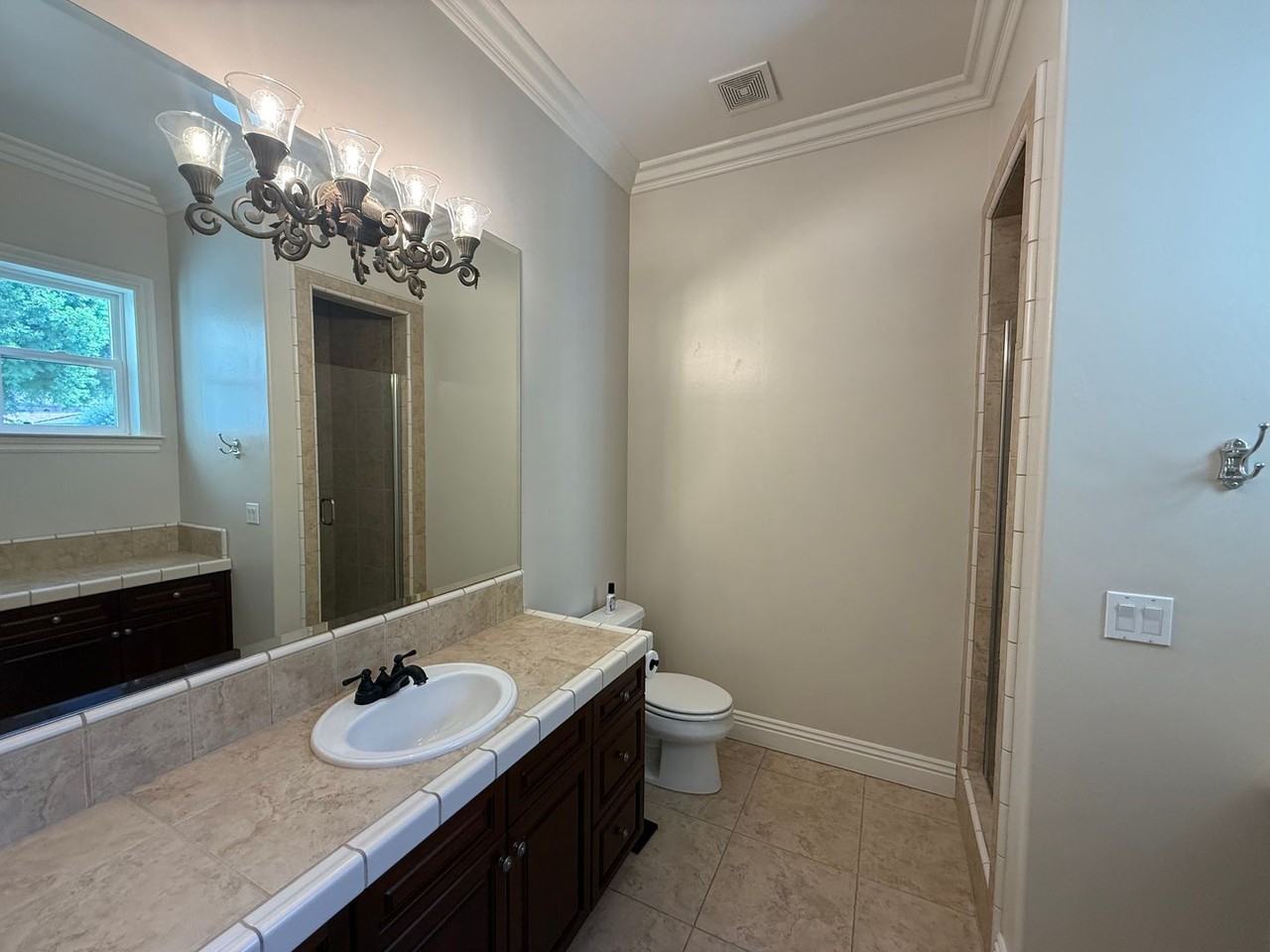 11201 Moorgate St - Photo 7 of 23
