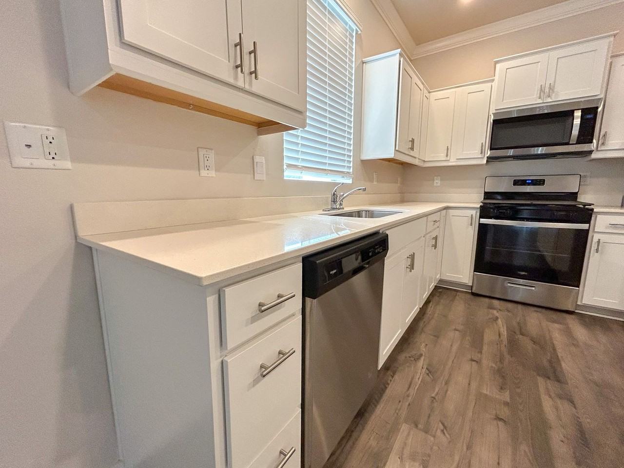 497 Himalaya St Ne - Photo 6 of 36