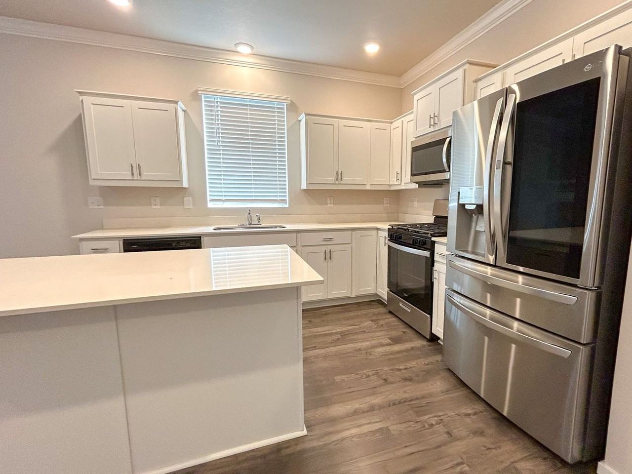 497 Himalaya St Ne - Photo 7 of 36