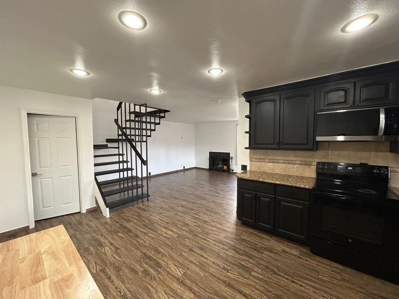 285 Rancho Dr #D - Photo 7 of 25