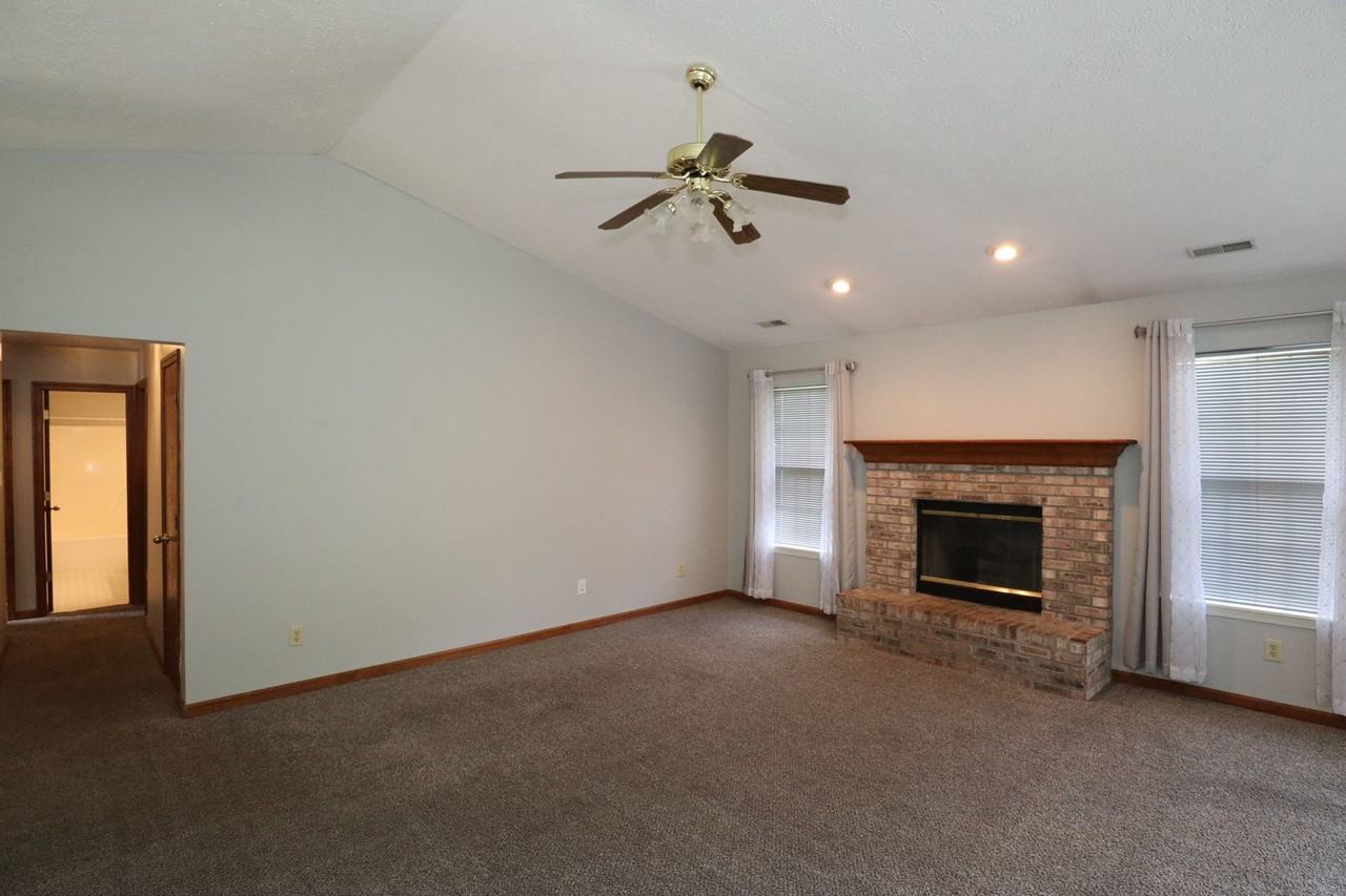 12838 Sovereign Ln - Photo 3 of 21