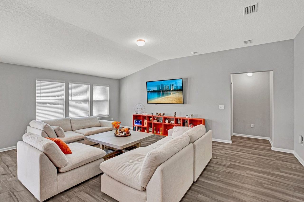 8272 Victory Crossing Blvd - Photo 3 of 23