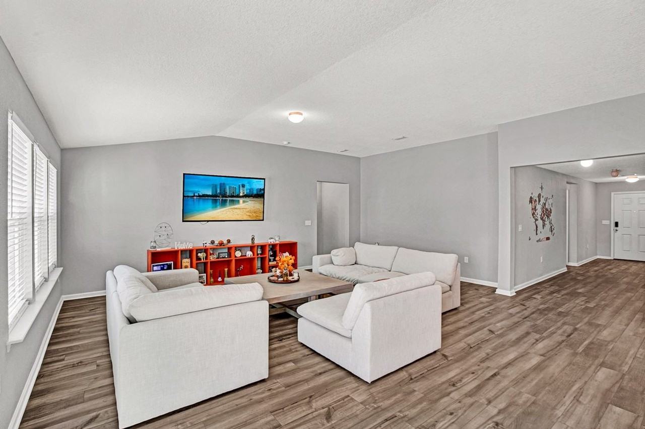 8272 Victory Crossing Blvd - Photo 4 of 23