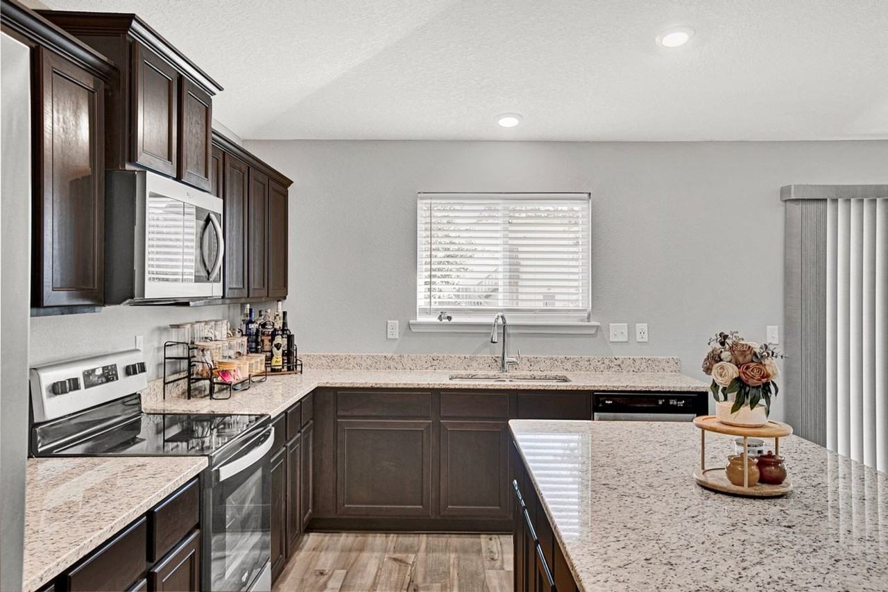 8272 Victory Crossing Blvd - Photo 7 of 23