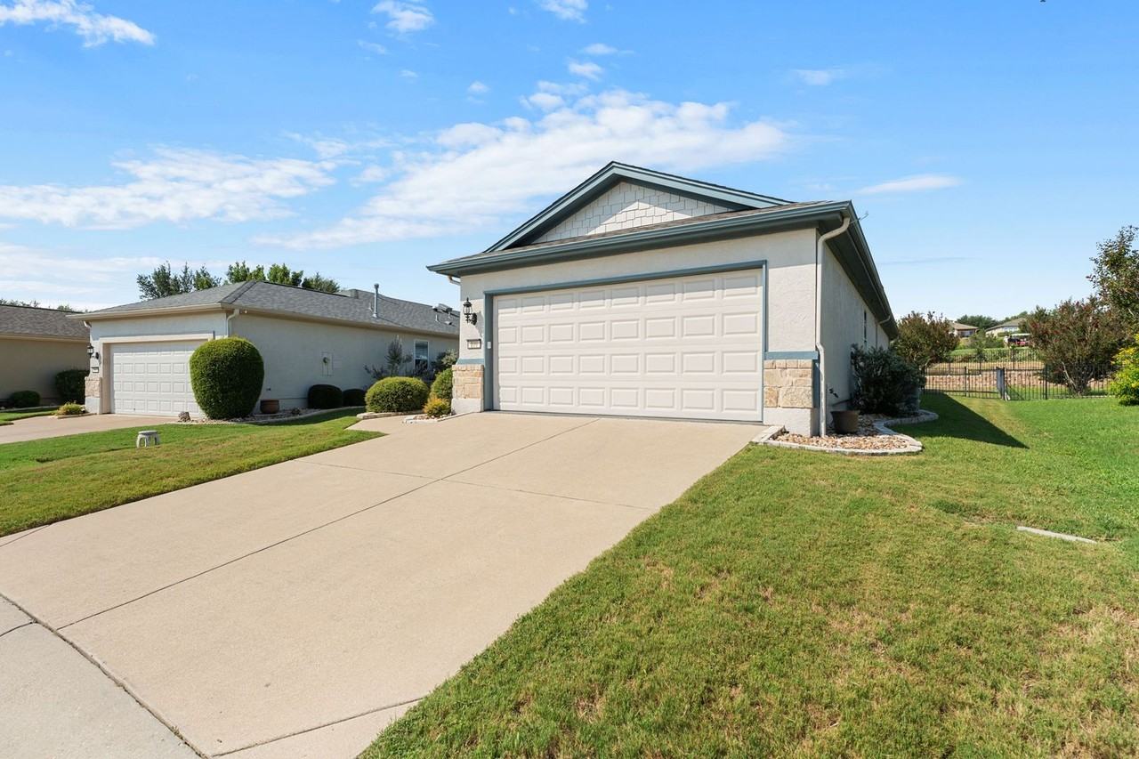 109 Monument Hill Trl - Photo 2 of 43