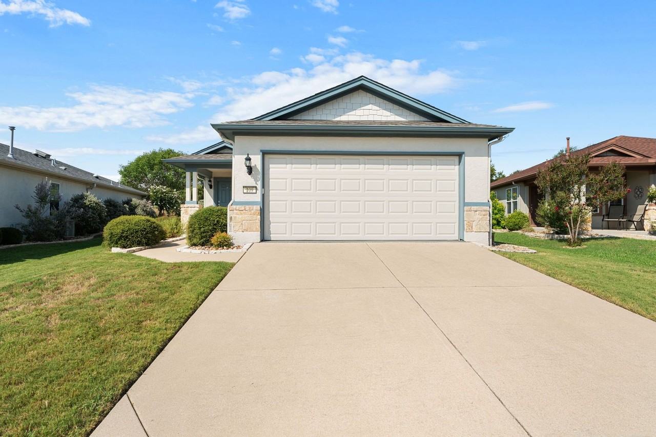 109 Monument Hill Trl - Photo 3 of 43