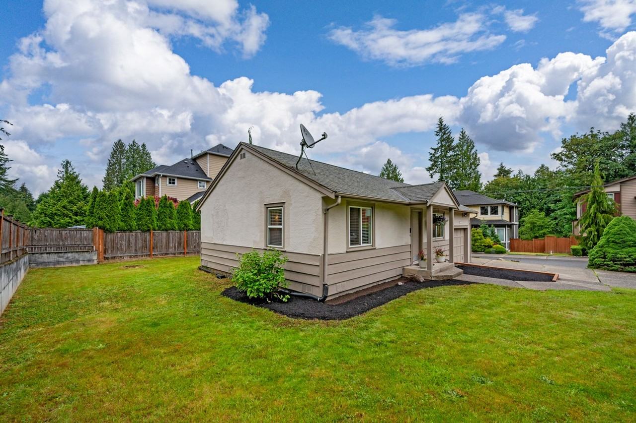 13804 Redmond Way - Photo 2 of 22