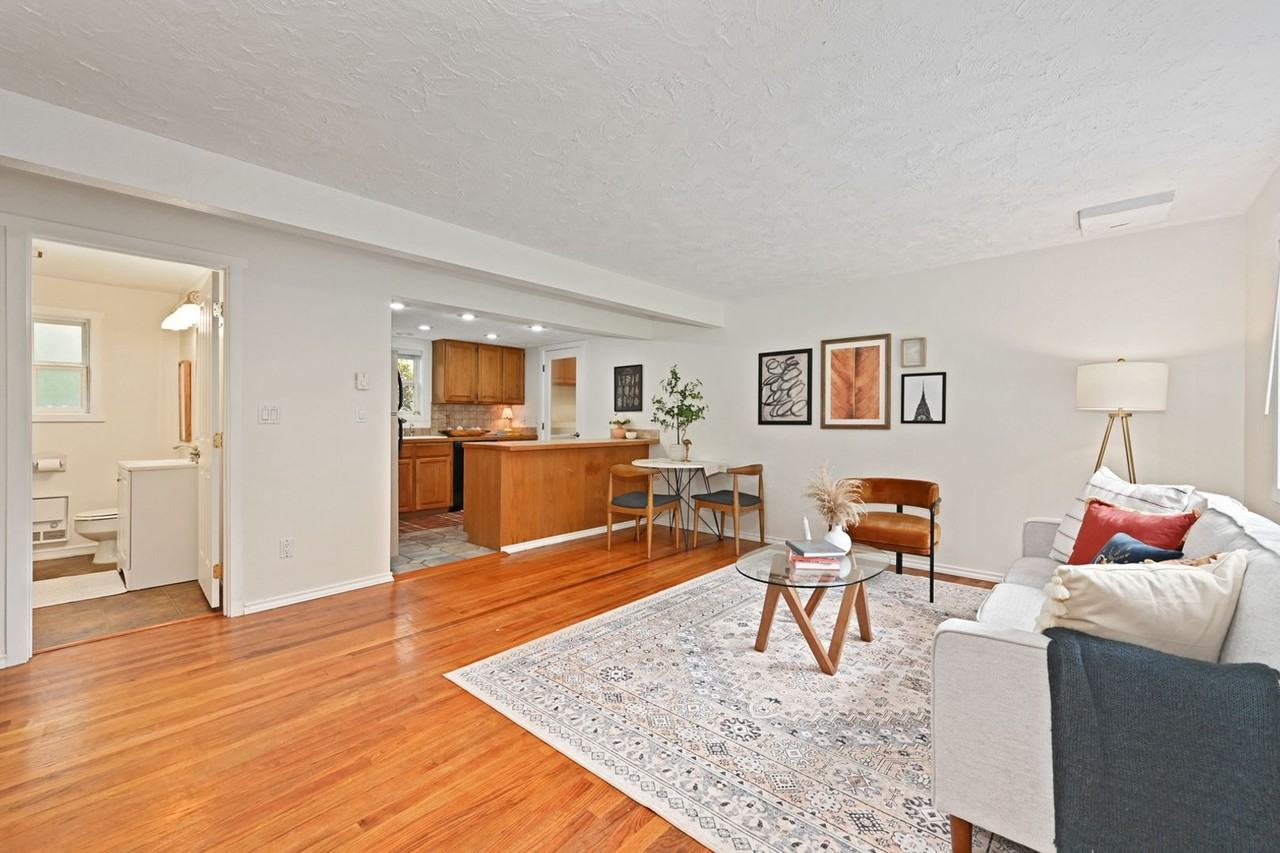 13804 Redmond Way - Photo 4 of 22