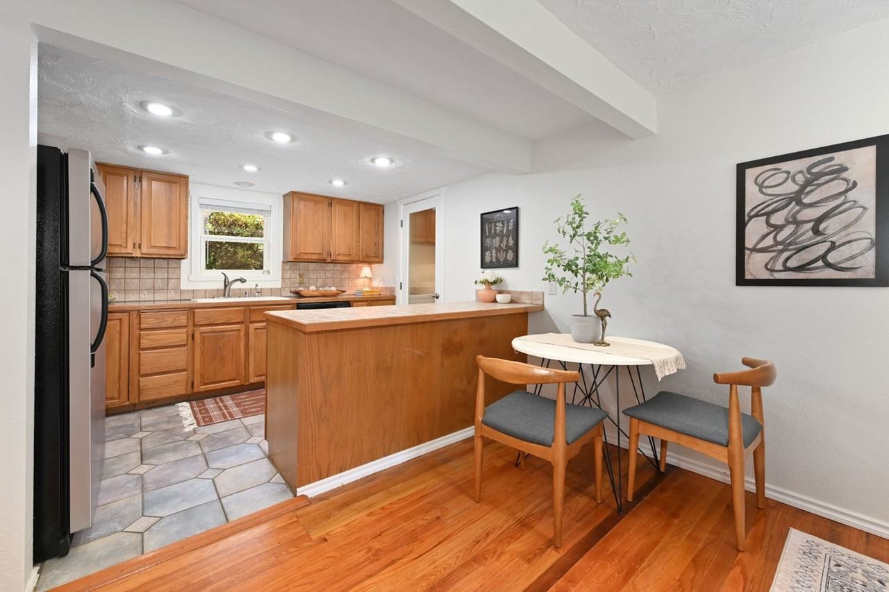 13804 Redmond Way - Photo 6 of 22