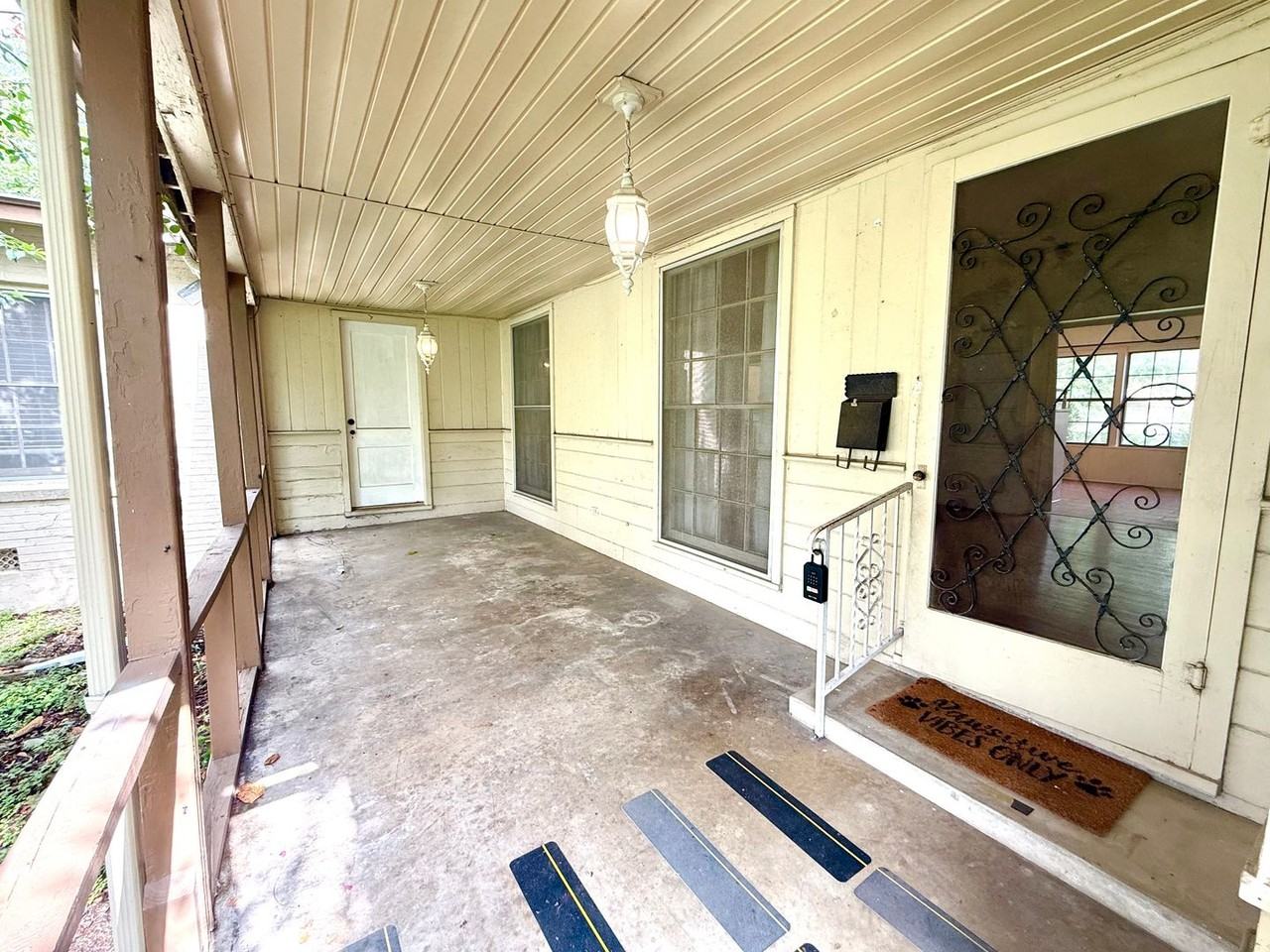 247 Club Dr - Photo 2 of 25