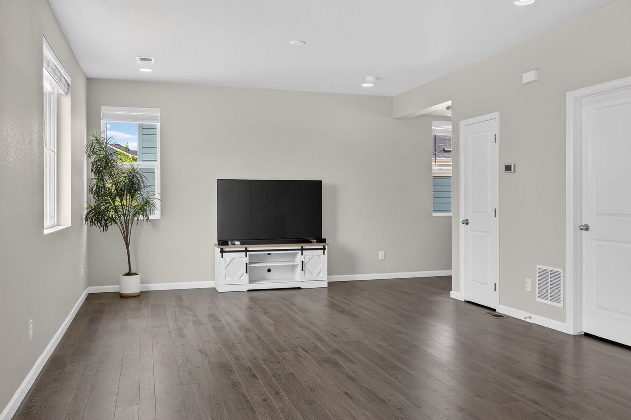 360 Marlowe Ct - Photo 4 of 20