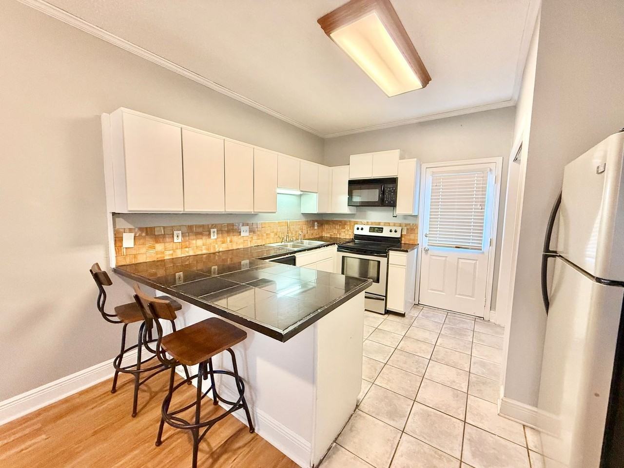 5131 Butter Creek Ln - Photo 4 of 10