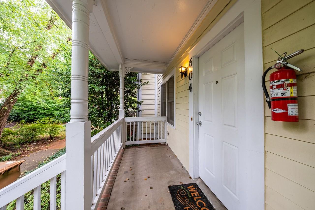 604 Spring Garden St - Photo 4 of 17