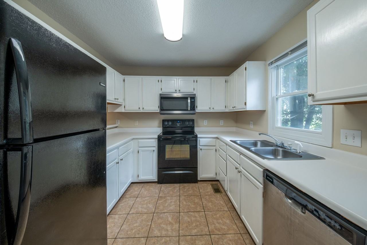 604 Spring Garden St - Photo 7 of 17