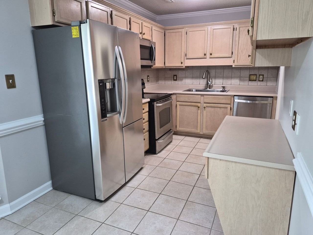 415 Park Ave #100 - Photo 6 of 18