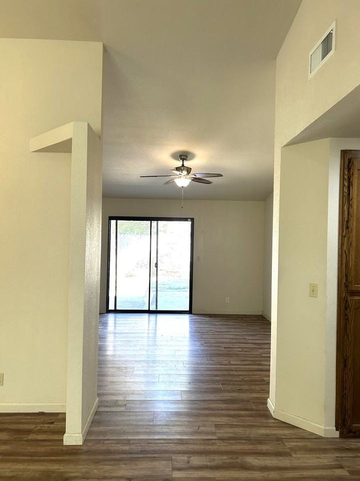 306 Autumn Gold Dr - Photo 3 of 13