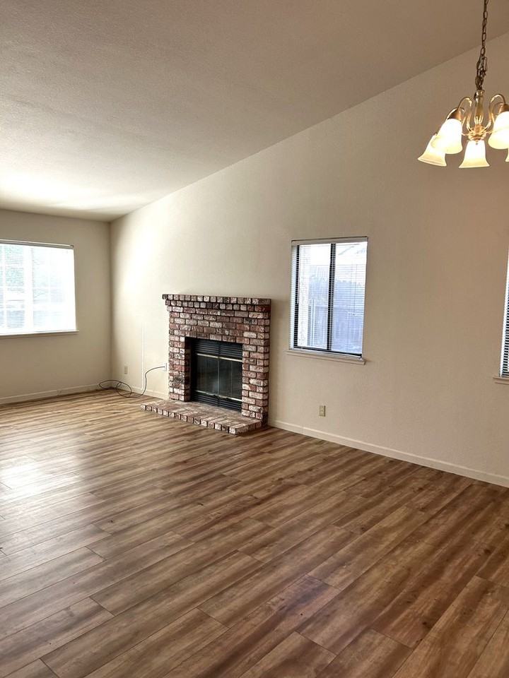 306 Autumn Gold Dr - Photo 4 of 13