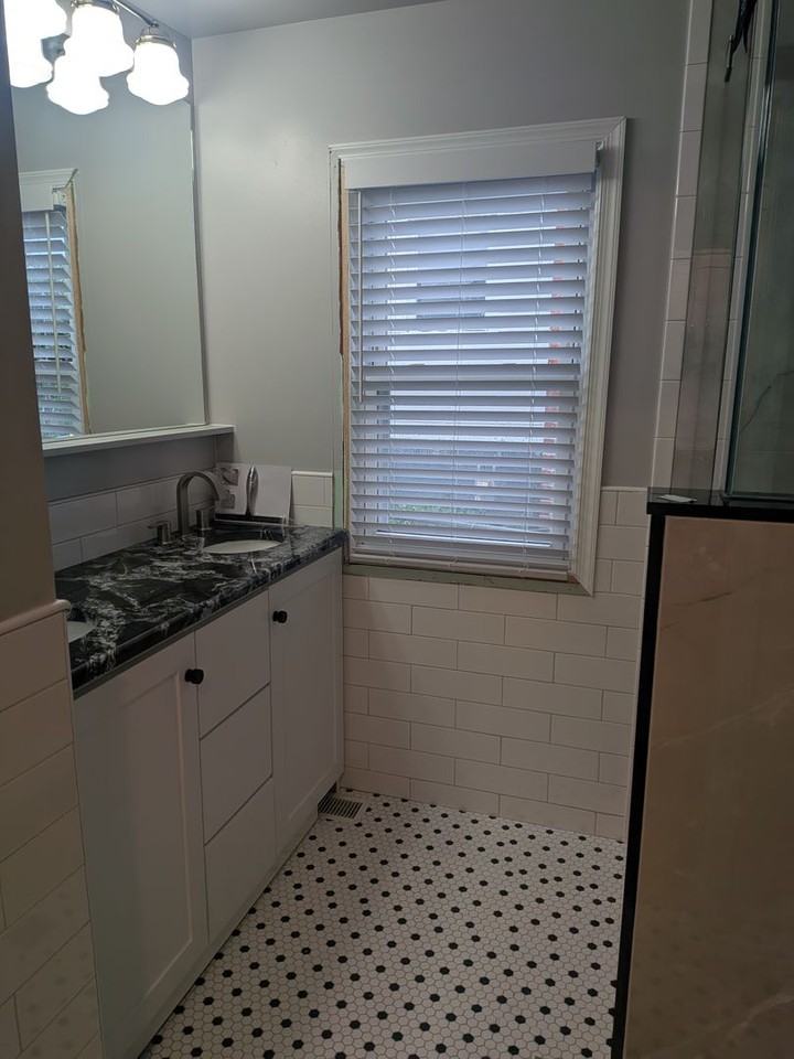 301 Walker St - Photo 4 of 7