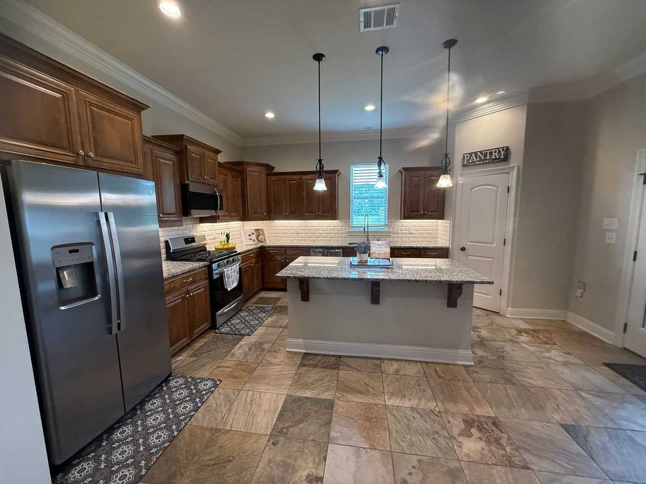 908 Lakehaven Dr - Photo 3 of 25